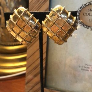 St. James Vintage Gold Tone Quilted Clip On Earrings